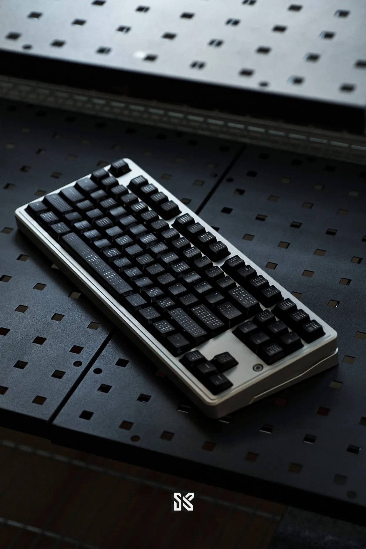 SINOKEY Polka Dot PC Backlit Keycap Set – Black SINOKEY polka dot PC translucent backlit keycap set installed on white mechanical keyboard showcasing premium design